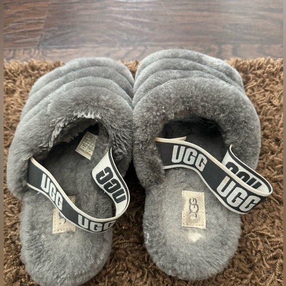 UGG Yeah Grey Fluffy Slippers 7
UGG - Picture 3 of 12